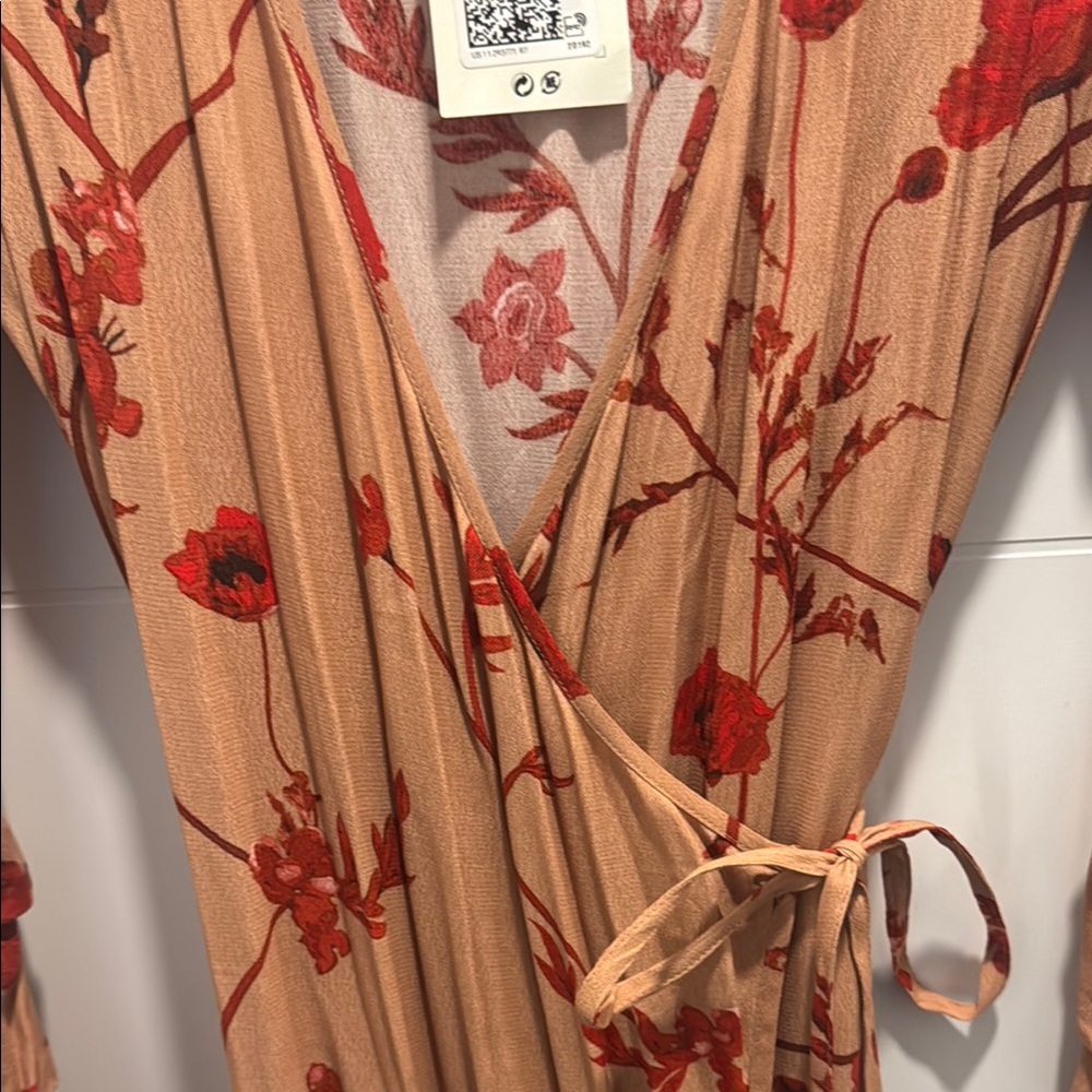 H&M x Johanna Ortiz Floral Wrap Dress in Red and pink - Picture 8 of 10